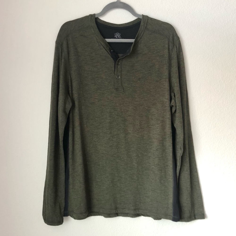 \Rock & Republic\• Men’s Pieced Henley Shirt